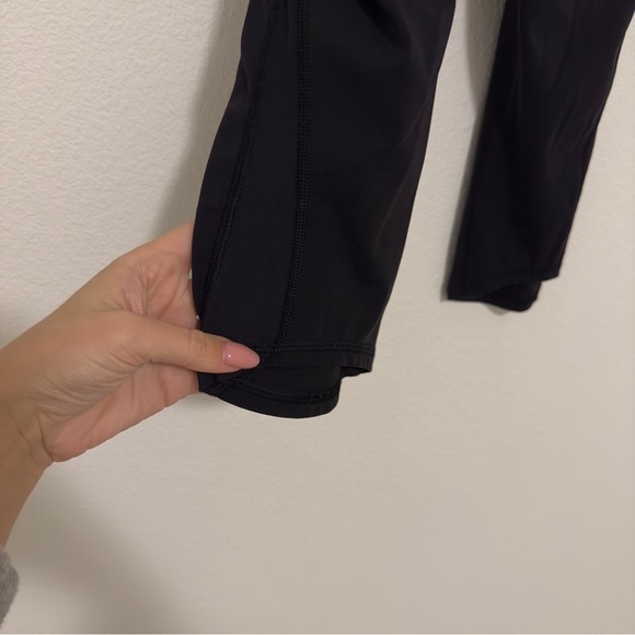 Lululemon Train Times Crop Leggings 17” Inseam Solid Black Size 4 Women’s - Picture 4 of 11
